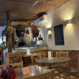 Pizzeria La Pomme De Pin